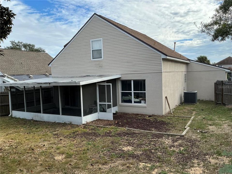 待售: $350,000 (4 贝兹, 2 浴室, 1396 平方英尺)