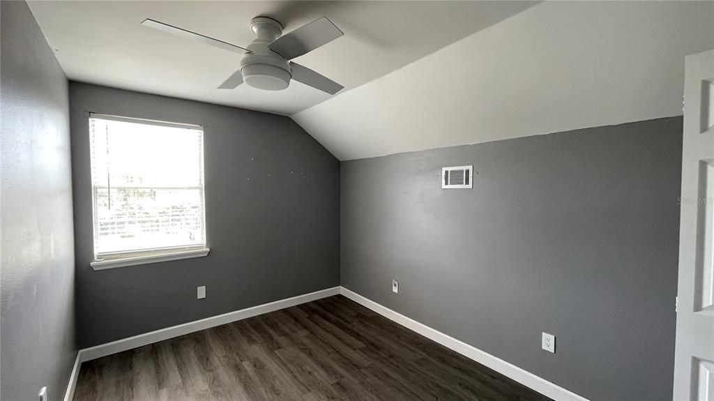 待售: $350,000 (4 贝兹, 2 浴室, 1396 平方英尺)