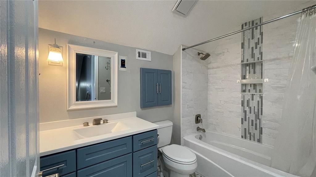 待售: $350,000 (4 贝兹, 2 浴室, 1396 平方英尺)