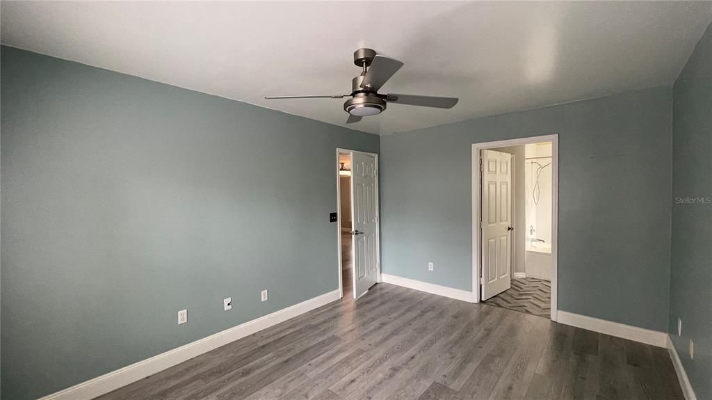 待售: $350,000 (4 贝兹, 2 浴室, 1396 平方英尺)