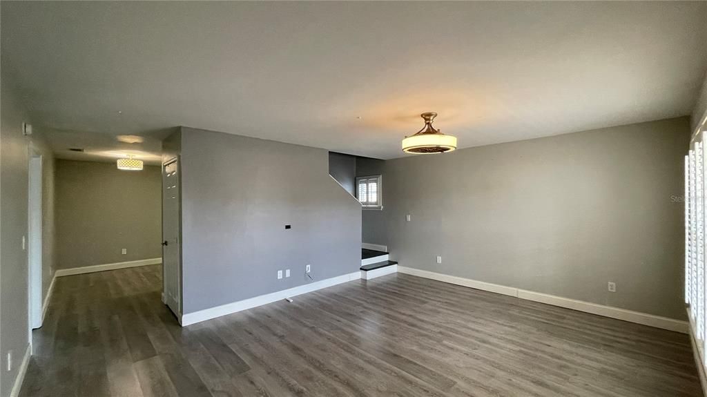 待售: $350,000 (4 贝兹, 2 浴室, 1396 平方英尺)