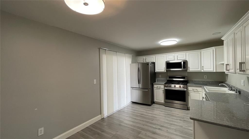 待售: $350,000 (4 贝兹, 2 浴室, 1396 平方英尺)