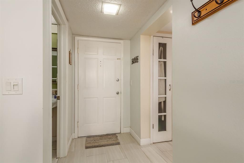 For Sale: $139,900 (1 beds, 1 baths, 950 Square Feet)