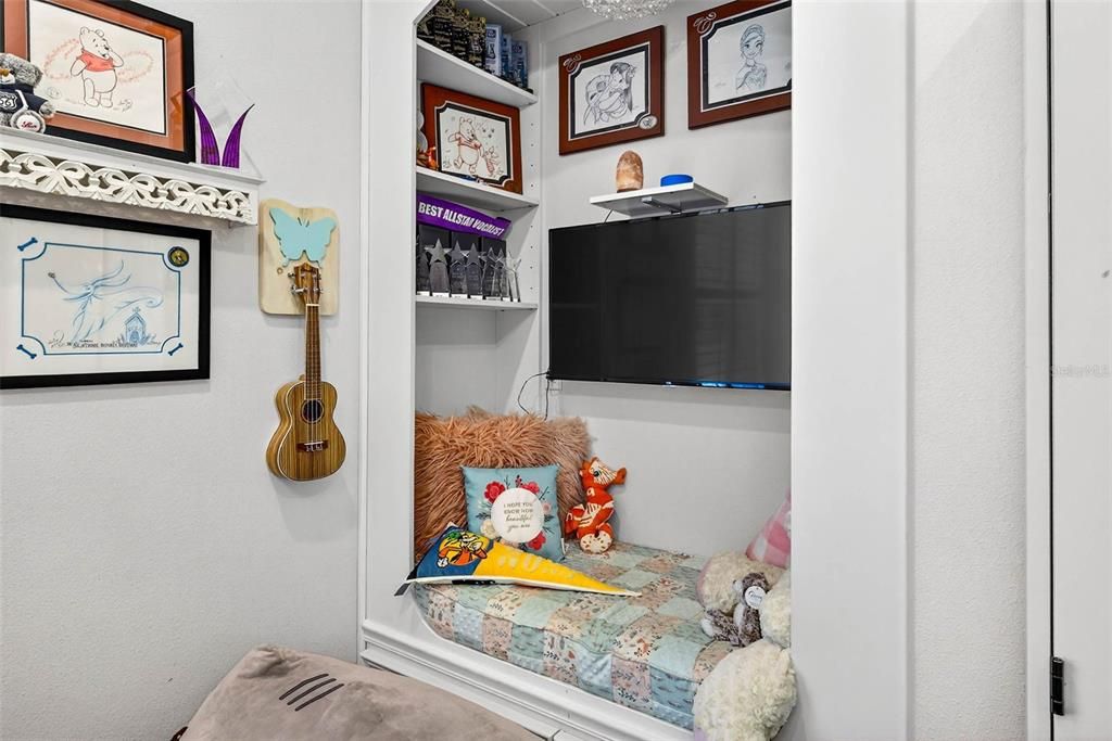 For Sale: $969,900 (5 beds, 3 baths, 2446 Square Feet)