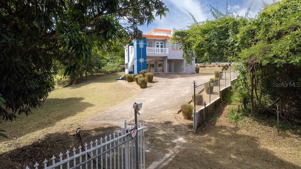 For Sale: $595,000 (3 beds, 3 baths, 1020 Square Feet)