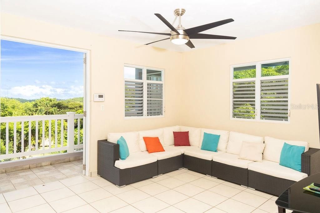 For Sale: $595,000 (3 beds, 3 baths, 1020 Square Feet)