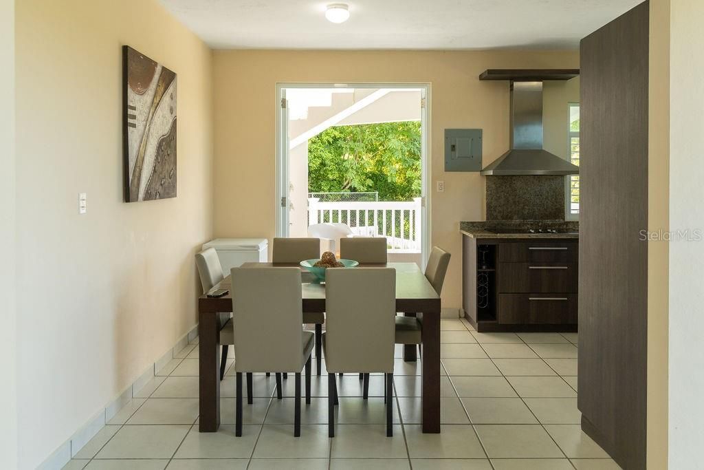 For Sale: $595,000 (3 beds, 3 baths, 1020 Square Feet)