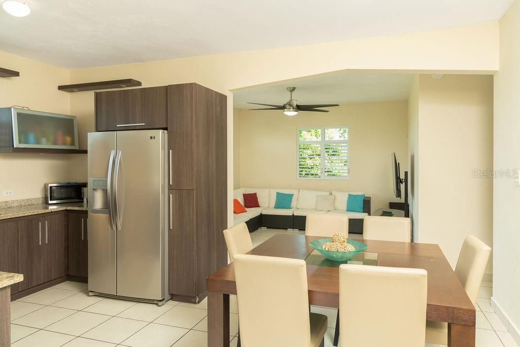 For Sale: $595,000 (3 beds, 3 baths, 1020 Square Feet)