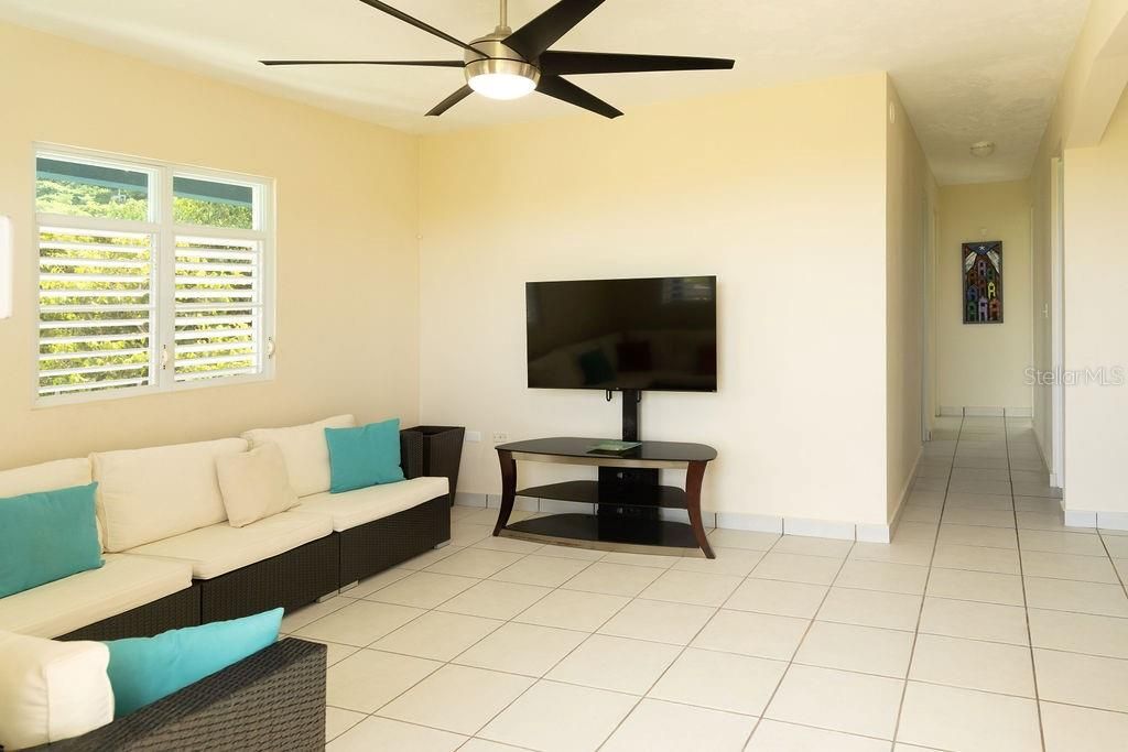 For Sale: $595,000 (3 beds, 3 baths, 1020 Square Feet)