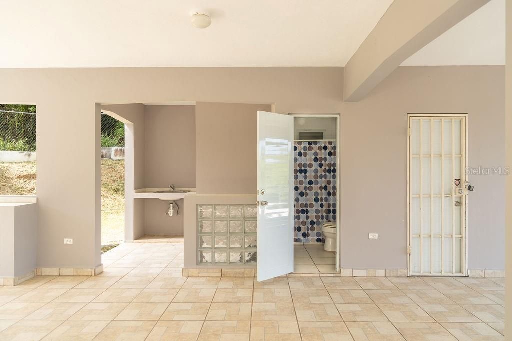 For Sale: $595,000 (3 beds, 3 baths, 1020 Square Feet)