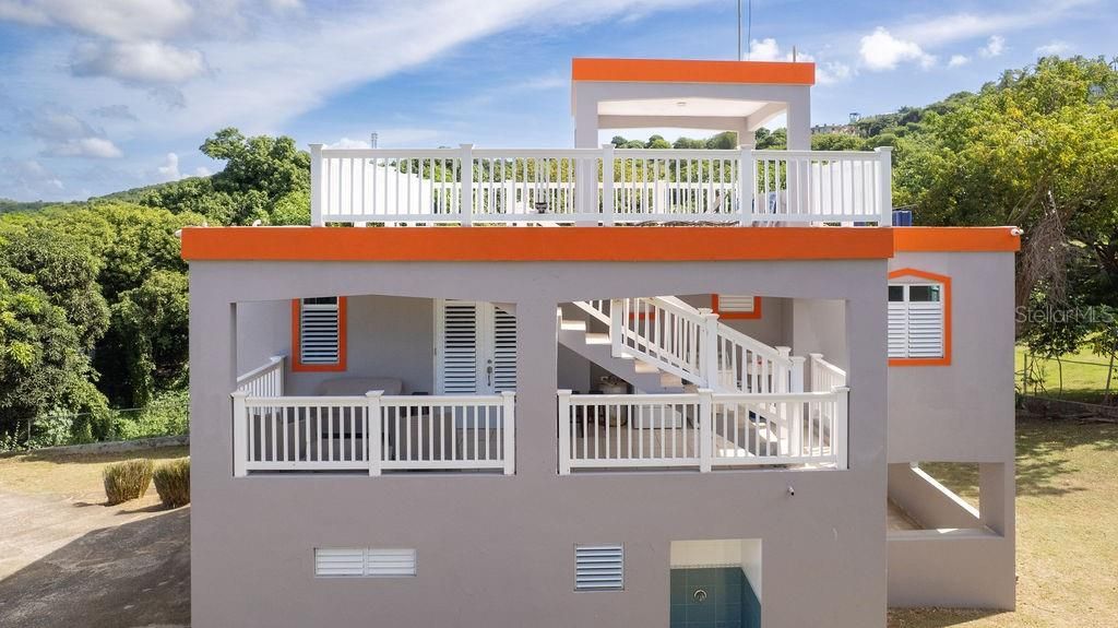 For Sale: $595,000 (3 beds, 3 baths, 1020 Square Feet)