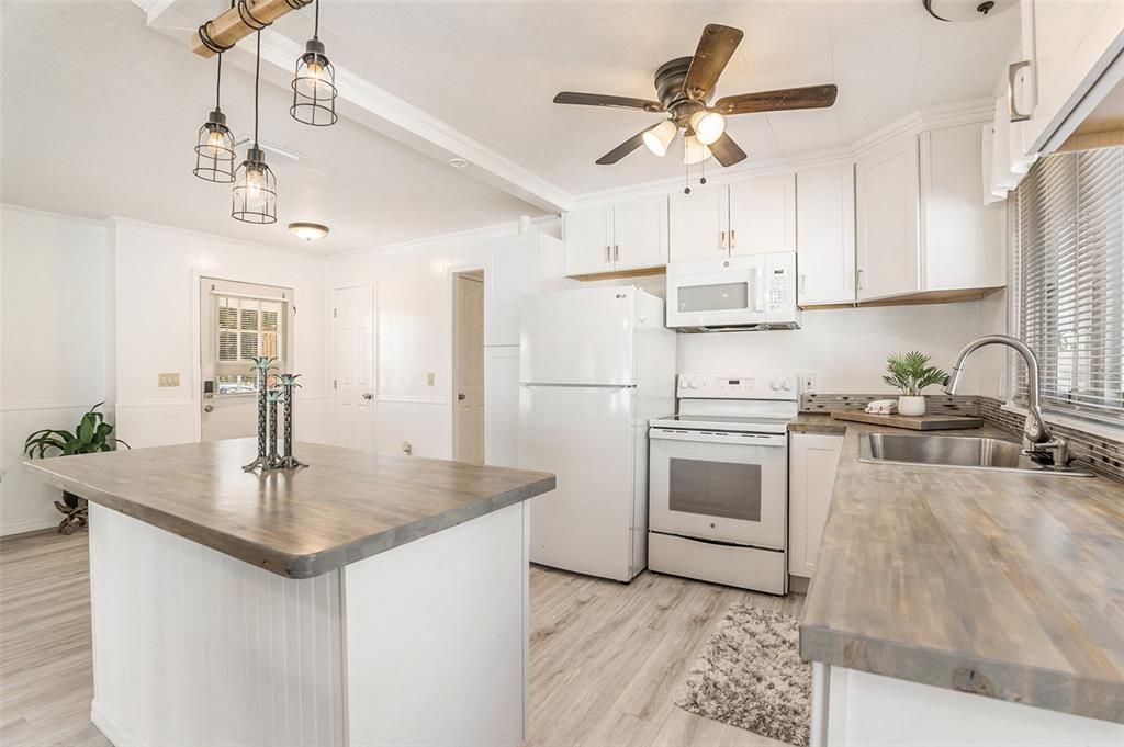 For Sale: $250,000 (3 beds, 2 baths, 1020 Square Feet)