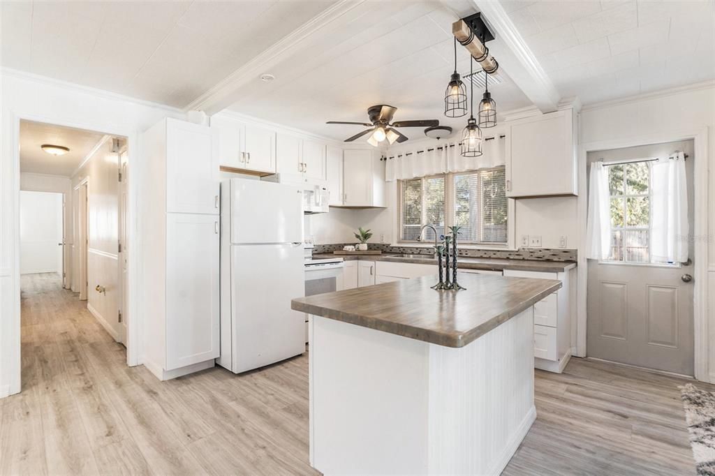 For Sale: $250,000 (3 beds, 2 baths, 1020 Square Feet)