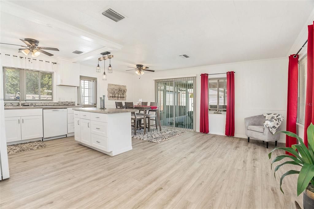 For Sale: $250,000 (3 beds, 2 baths, 1020 Square Feet)