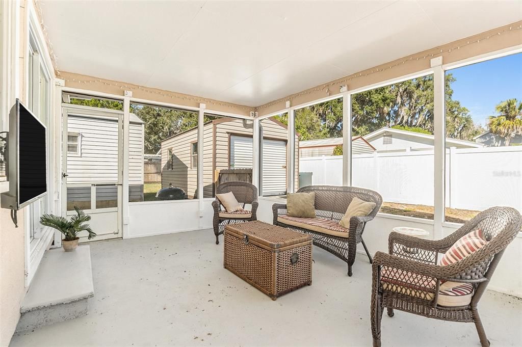 For Sale: $250,000 (3 beds, 2 baths, 1020 Square Feet)