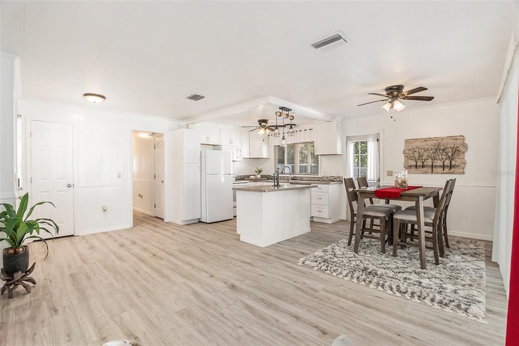 For Sale: $250,000 (3 beds, 2 baths, 1020 Square Feet)