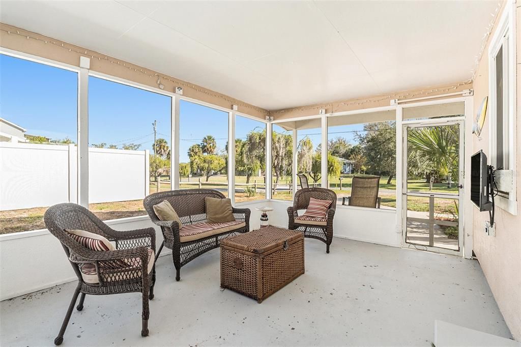 For Sale: $250,000 (3 beds, 2 baths, 1020 Square Feet)