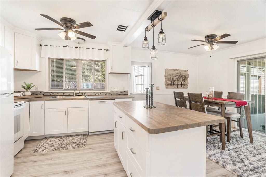 For Sale: $250,000 (3 beds, 2 baths, 1020 Square Feet)