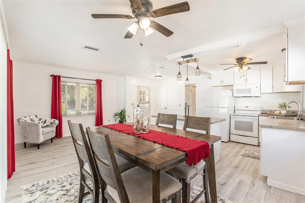 For Sale: $250,000 (3 beds, 2 baths, 1020 Square Feet)