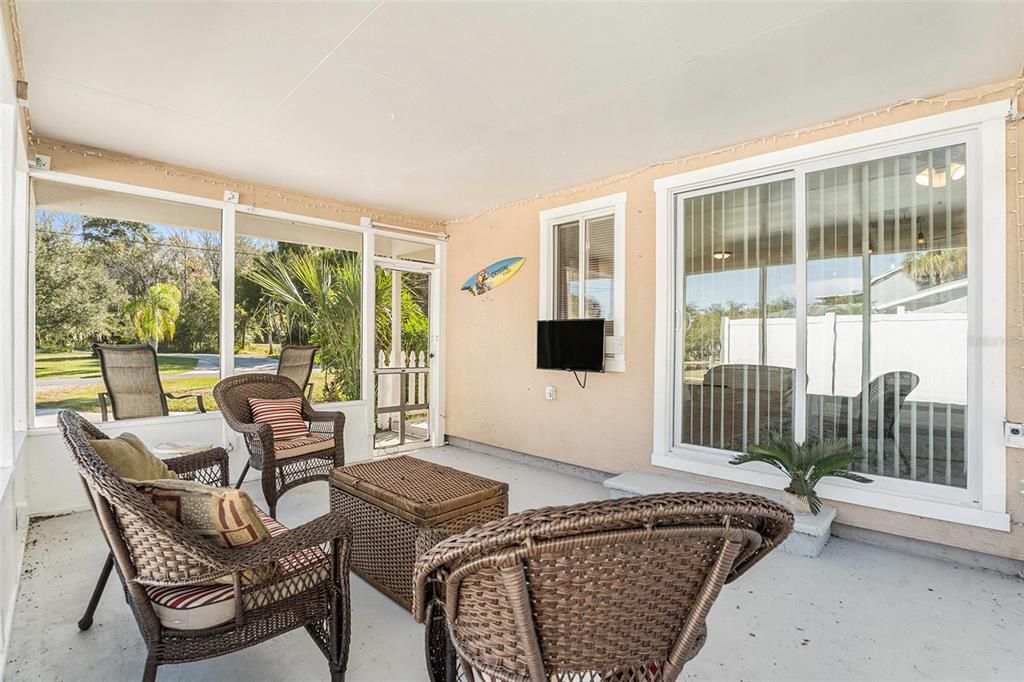 For Sale: $250,000 (3 beds, 2 baths, 1020 Square Feet)