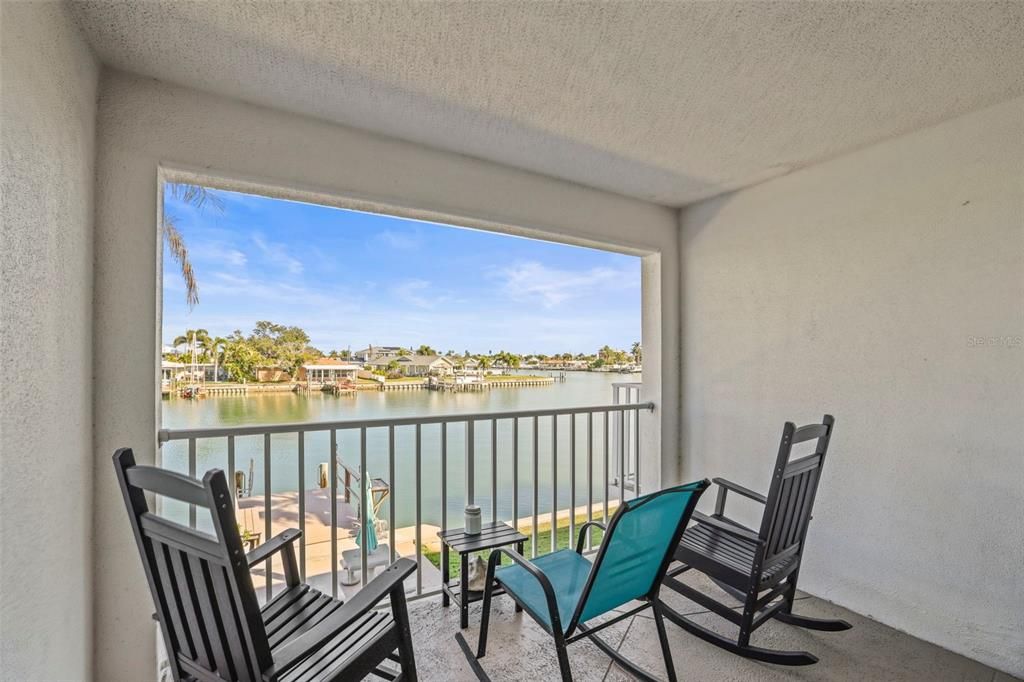 For Rent: $2,400 (2 beds, 2 baths, 875 Square Feet)