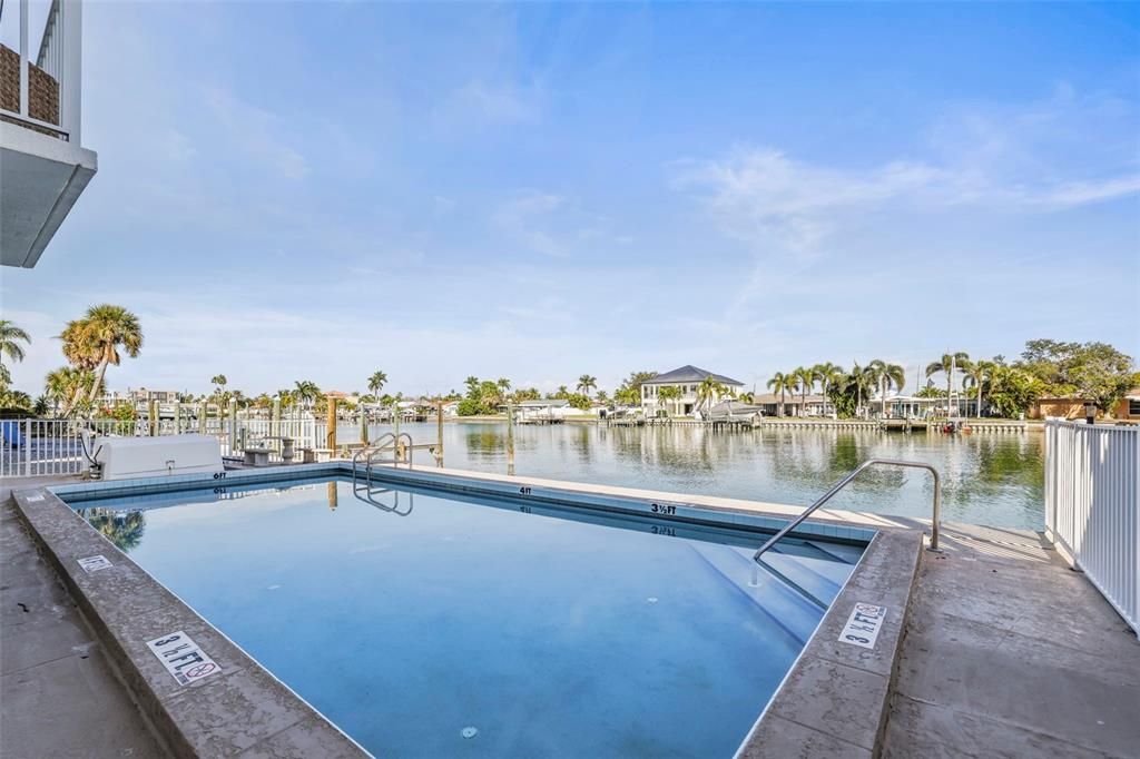 For Rent: $2,400 (2 beds, 2 baths, 875 Square Feet)