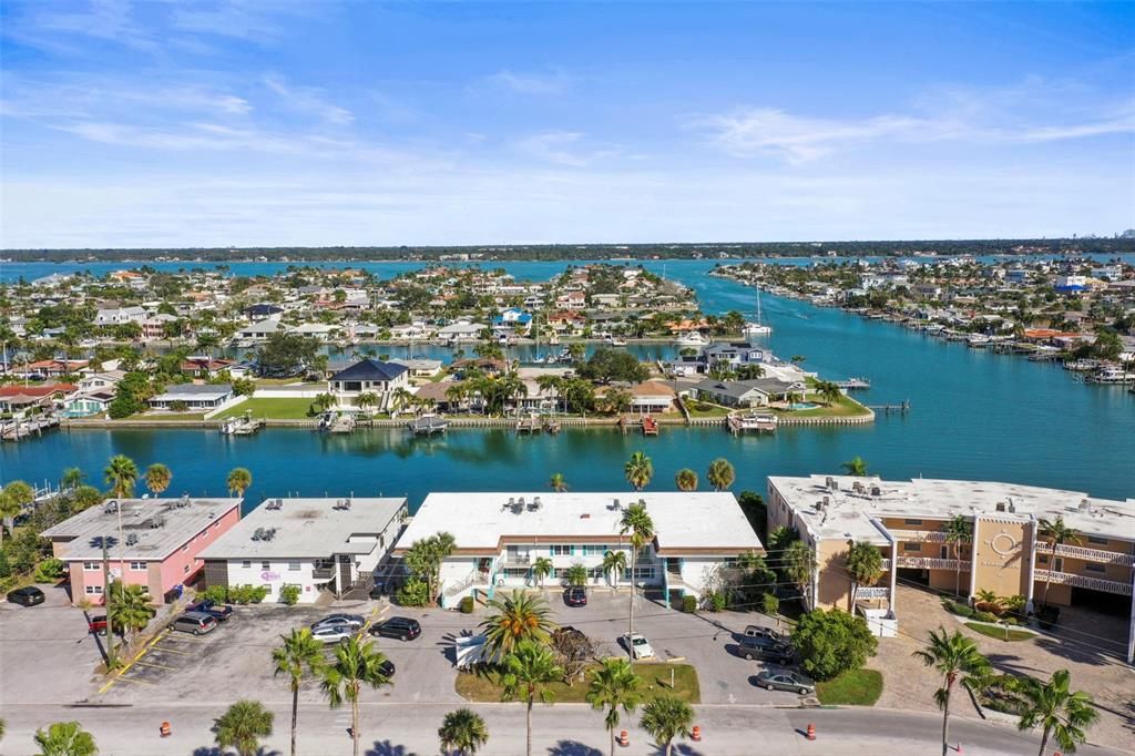 For Rent: $2,400 (2 beds, 2 baths, 875 Square Feet)