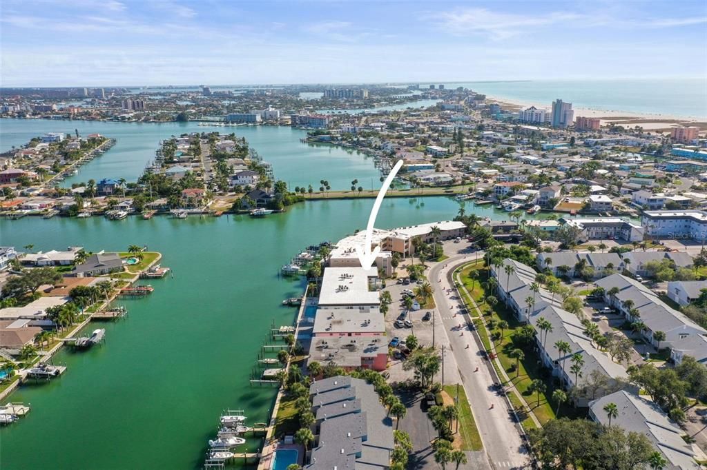 For Rent: $2,400 (2 beds, 2 baths, 875 Square Feet)