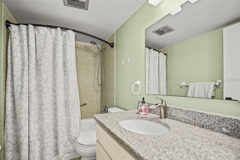 For Rent: $2,400 (2 beds, 2 baths, 875 Square Feet)