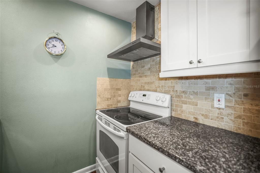 For Rent: $2,400 (2 beds, 2 baths, 875 Square Feet)