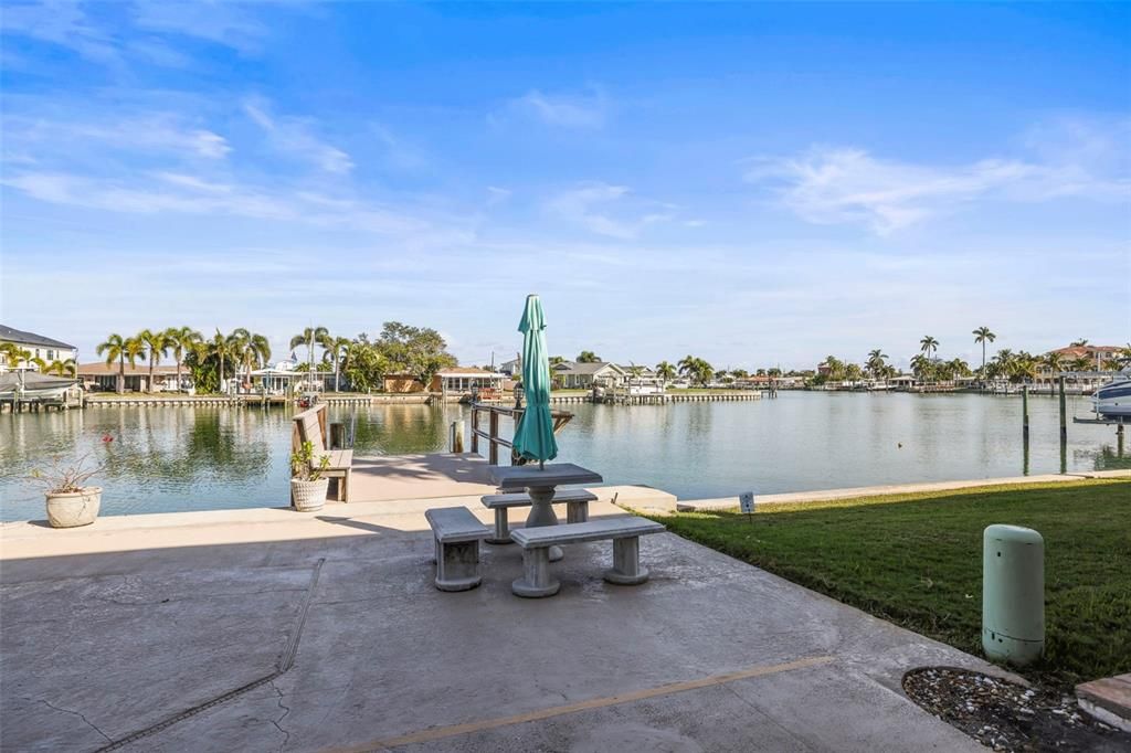 For Rent: $2,400 (2 beds, 2 baths, 875 Square Feet)