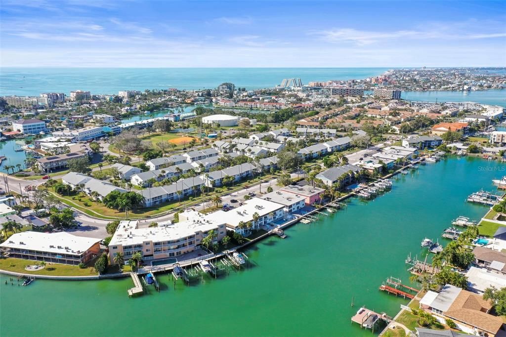 For Rent: $2,400 (2 beds, 2 baths, 875 Square Feet)