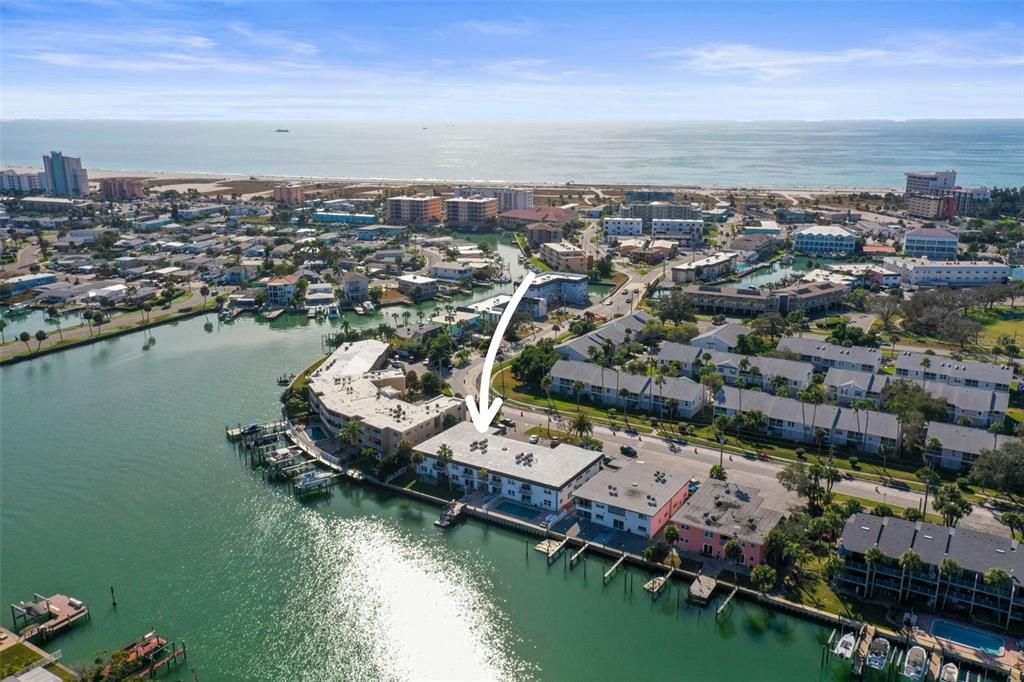 For Rent: $2,400 (2 beds, 2 baths, 875 Square Feet)