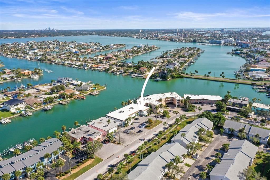 For Rent: $2,400 (2 beds, 2 baths, 875 Square Feet)