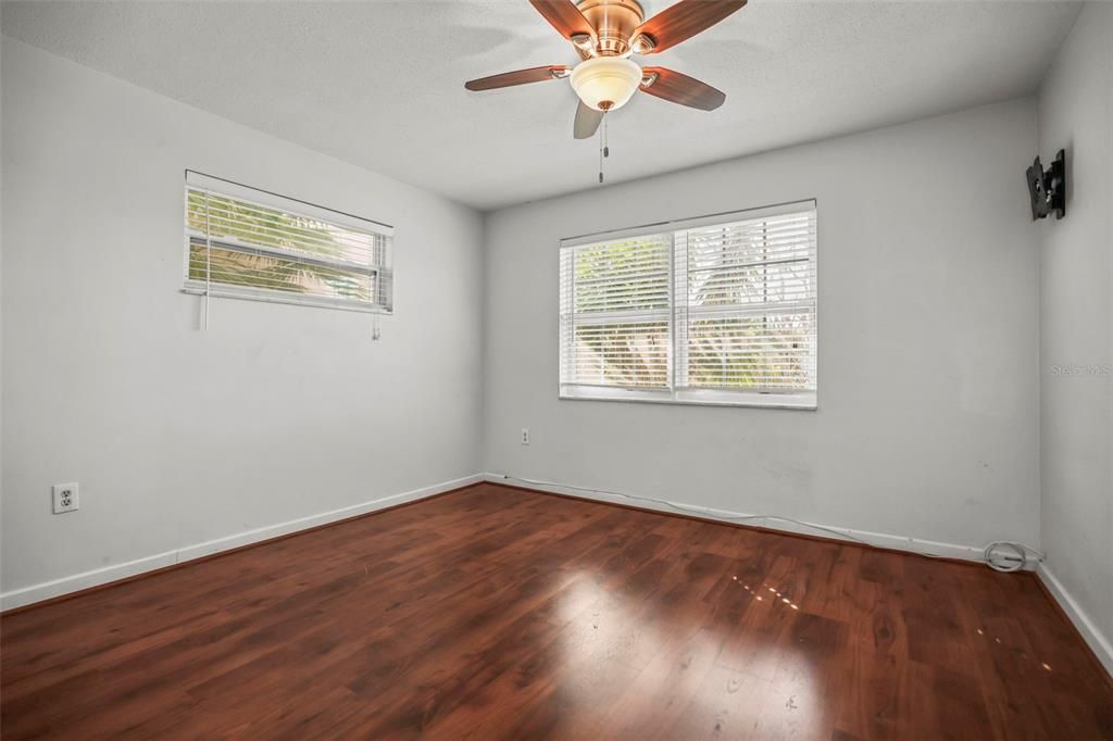 For Rent: $2,400 (2 beds, 2 baths, 875 Square Feet)