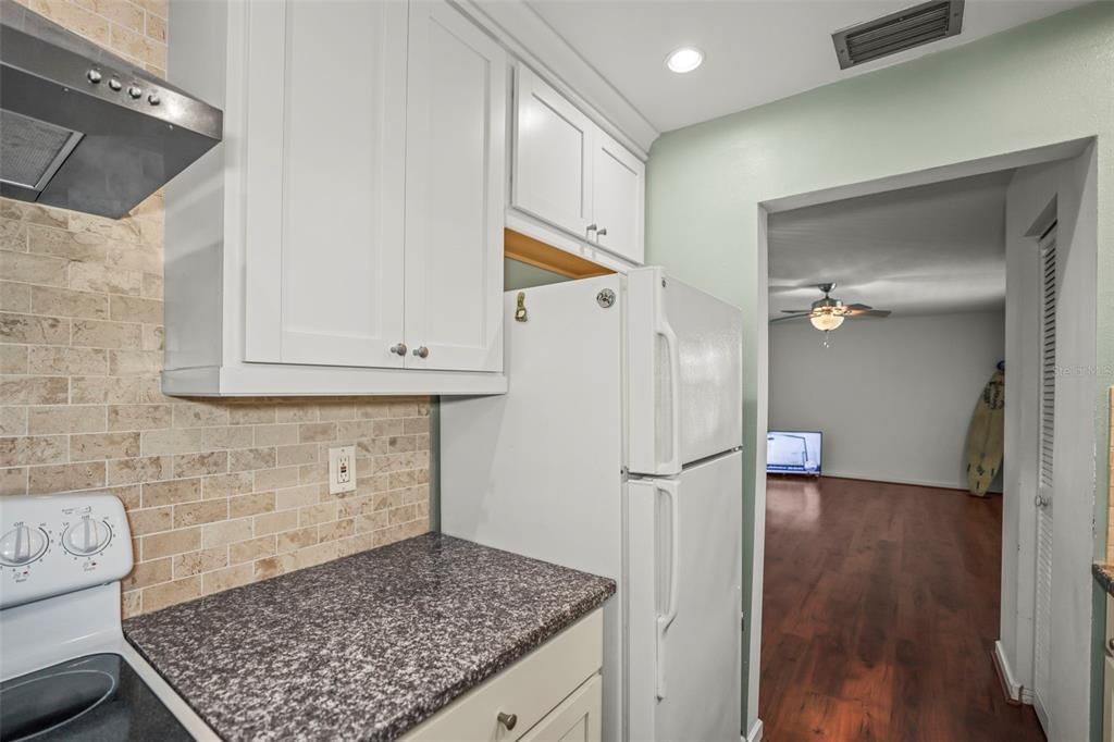 For Rent: $2,400 (2 beds, 2 baths, 875 Square Feet)