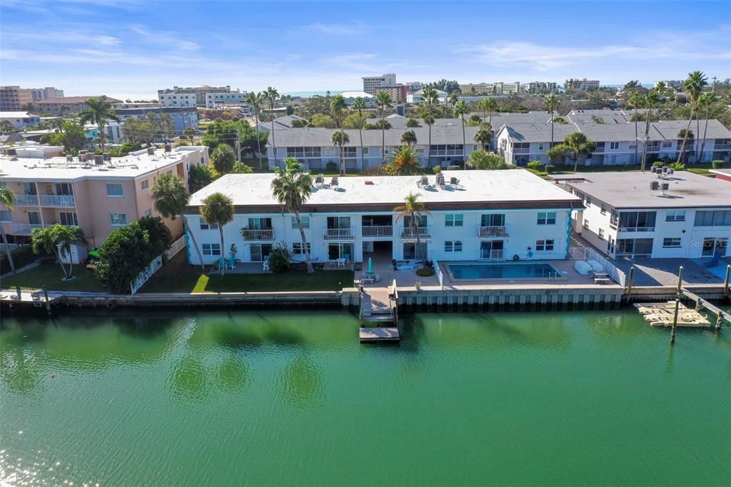 For Rent: $2,400 (2 beds, 2 baths, 875 Square Feet)