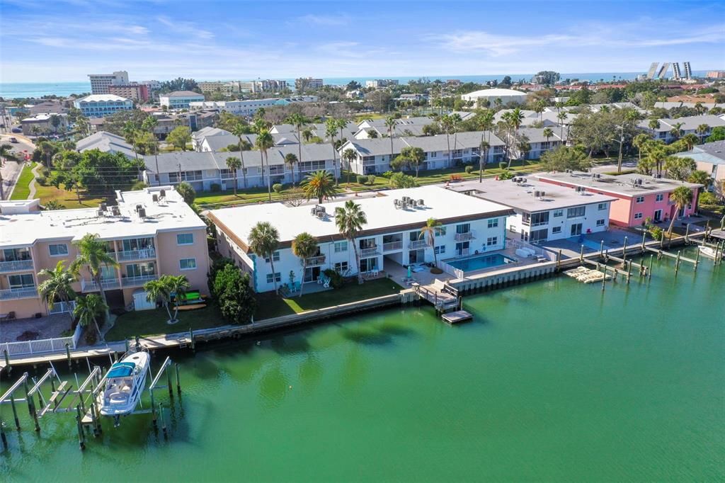 For Rent: $2,400 (2 beds, 2 baths, 875 Square Feet)