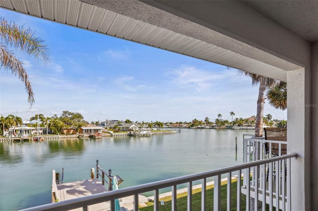 For Rent: $2,400 (2 beds, 2 baths, 875 Square Feet)