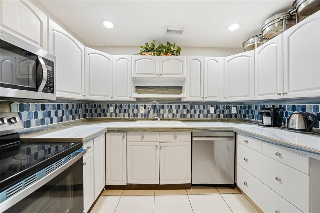 待售: $215,000 (3 贝兹, 2 浴室, 1260 平方英尺)