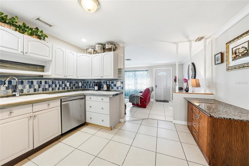 待售: $215,000 (3 贝兹, 2 浴室, 1260 平方英尺)