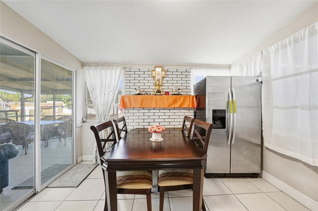 待售: $215,000 (3 贝兹, 2 浴室, 1260 平方英尺)