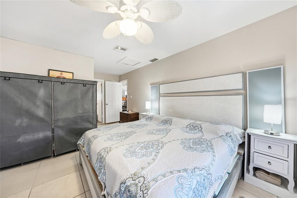 待售: $215,000 (3 贝兹, 2 浴室, 1260 平方英尺)