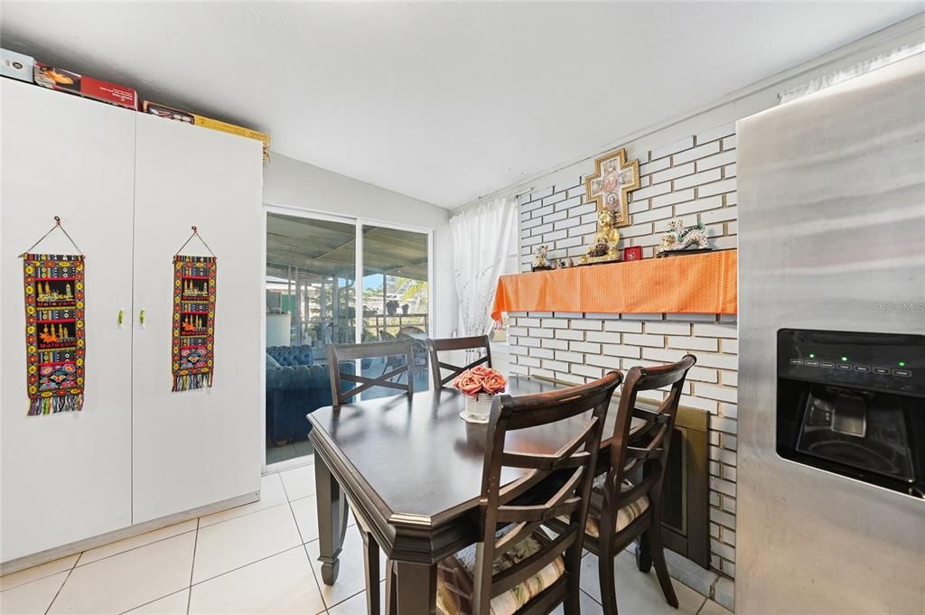 待售: $215,000 (3 贝兹, 2 浴室, 1260 平方英尺)