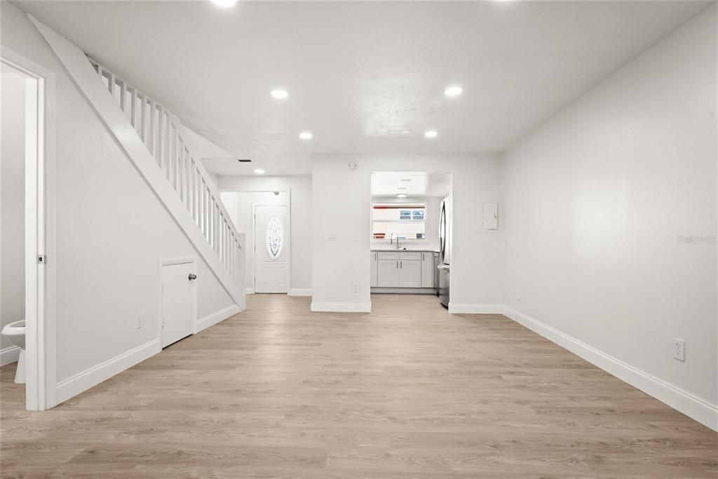 待售: $270,000 (2 贝兹, 1 浴室, 1048 平方英尺)