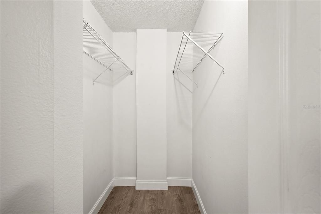 待售: $270,000 (2 贝兹, 1 浴室, 1048 平方英尺)