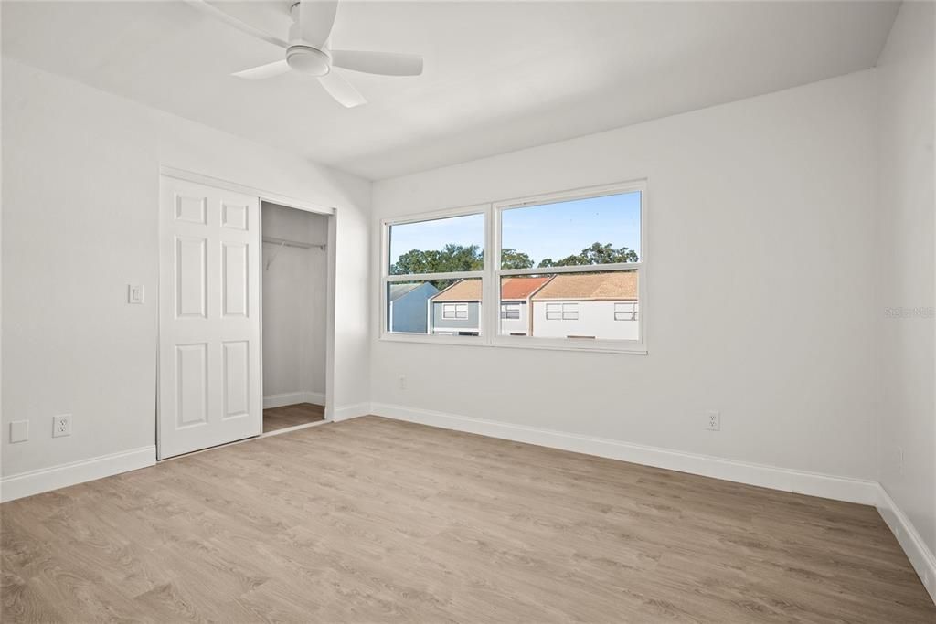 待售: $270,000 (2 贝兹, 1 浴室, 1048 平方英尺)