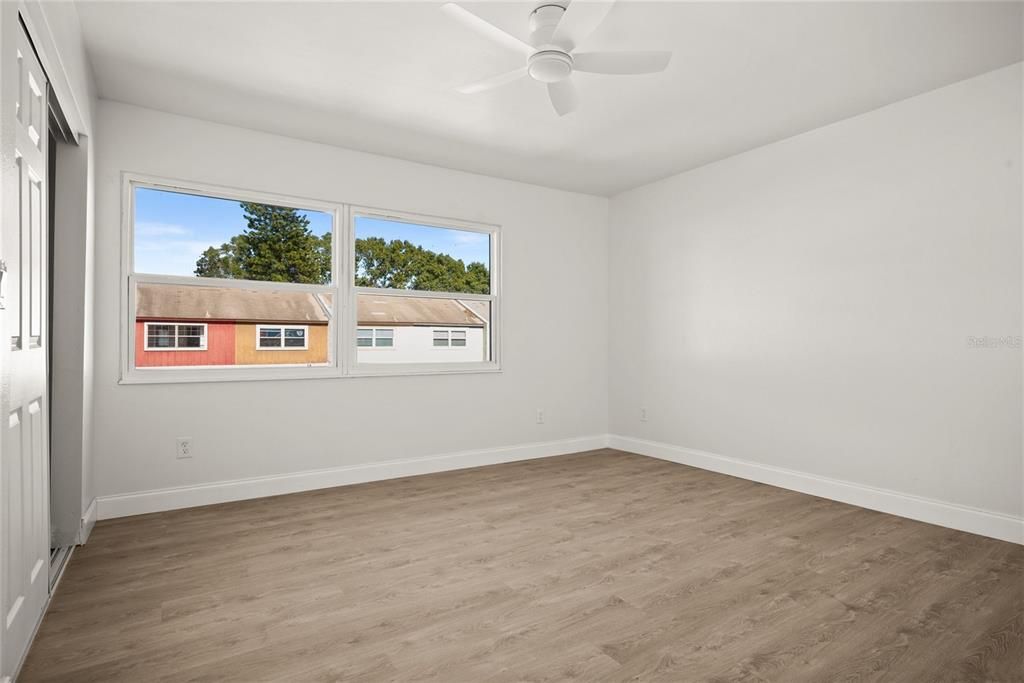 待售: $270,000 (2 贝兹, 1 浴室, 1048 平方英尺)