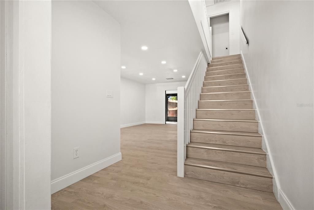 待售: $270,000 (2 贝兹, 1 浴室, 1048 平方英尺)