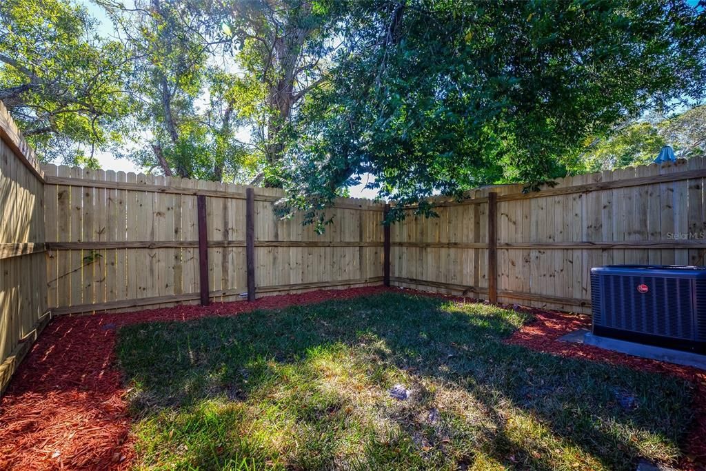 待售: $270,000 (2 贝兹, 1 浴室, 1048 平方英尺)